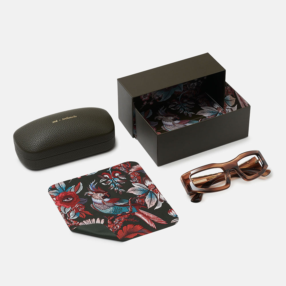 m&oacute; AVELLANEDA MEIKYO, veined brown, large