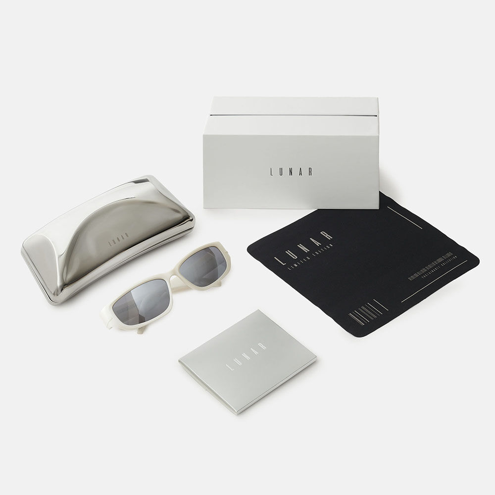 LUNAR 004. SUN, white, large