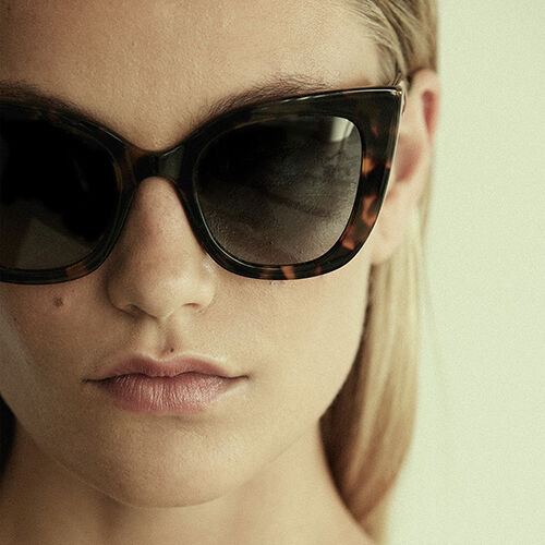 m&oacute; LINE SUN, carey, medium