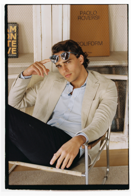 MÓ x Silbon - Imagen de cabecera - Modelo usando las gafas de la colección