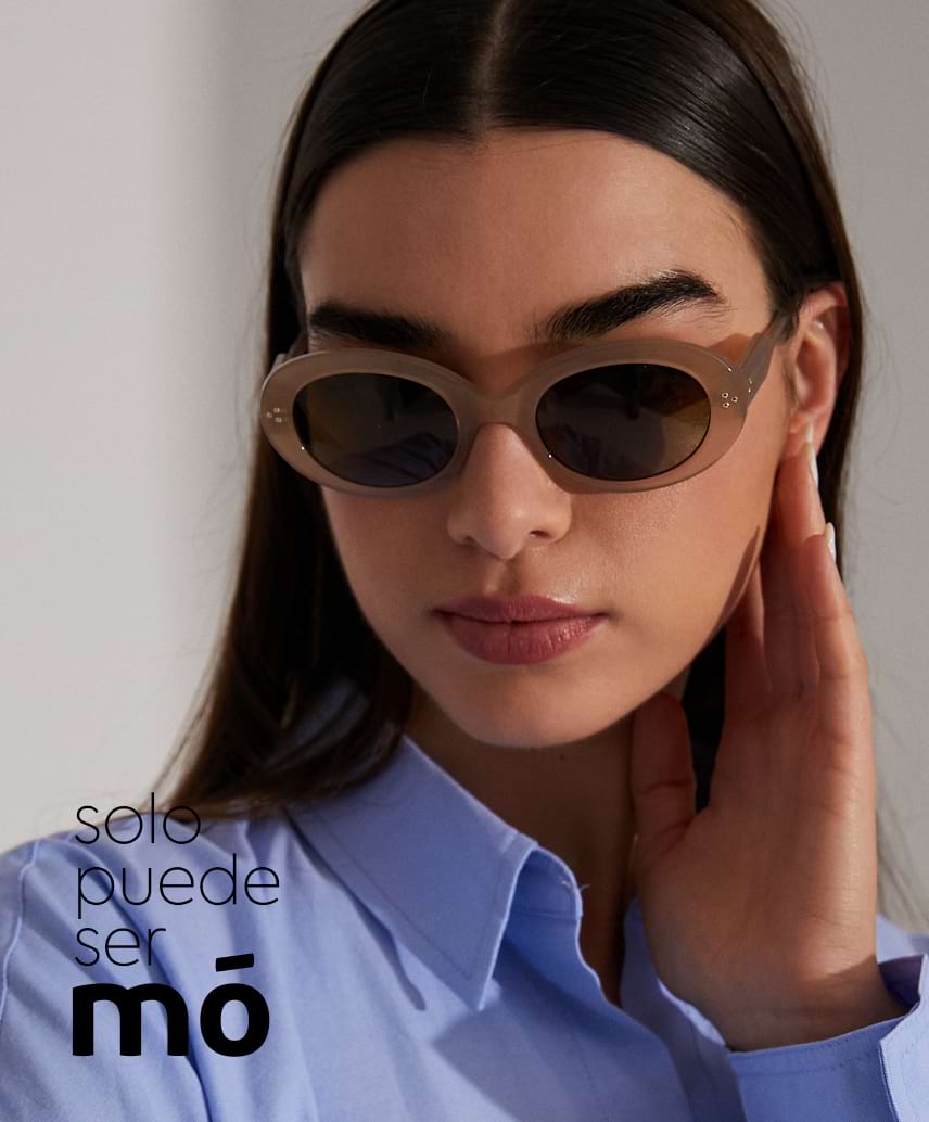 Mó x SPSM - Hero section image - Chica con las gafas de la colección