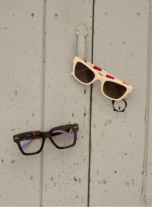 MÓ X Nonina - Modelo con gafas de la colección