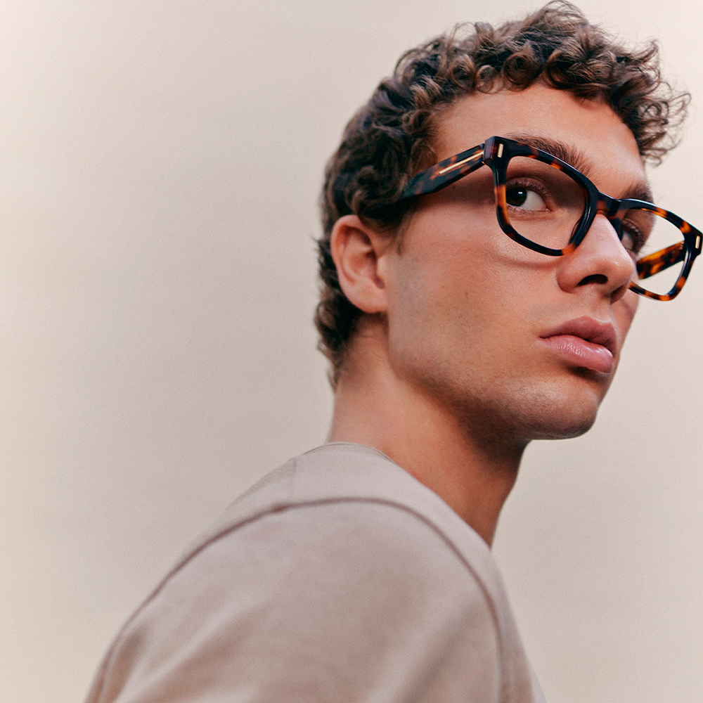 m&oacute; FRONT ROW PATRYK ON, carey, large image number 0