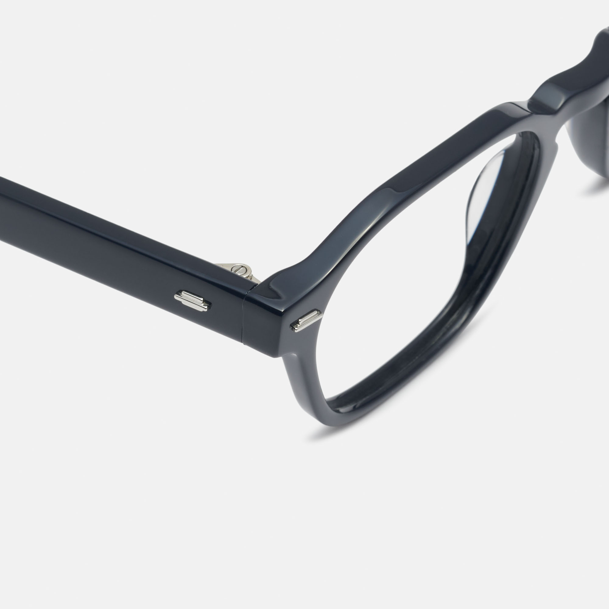 mó ROARING, blue, hi-res