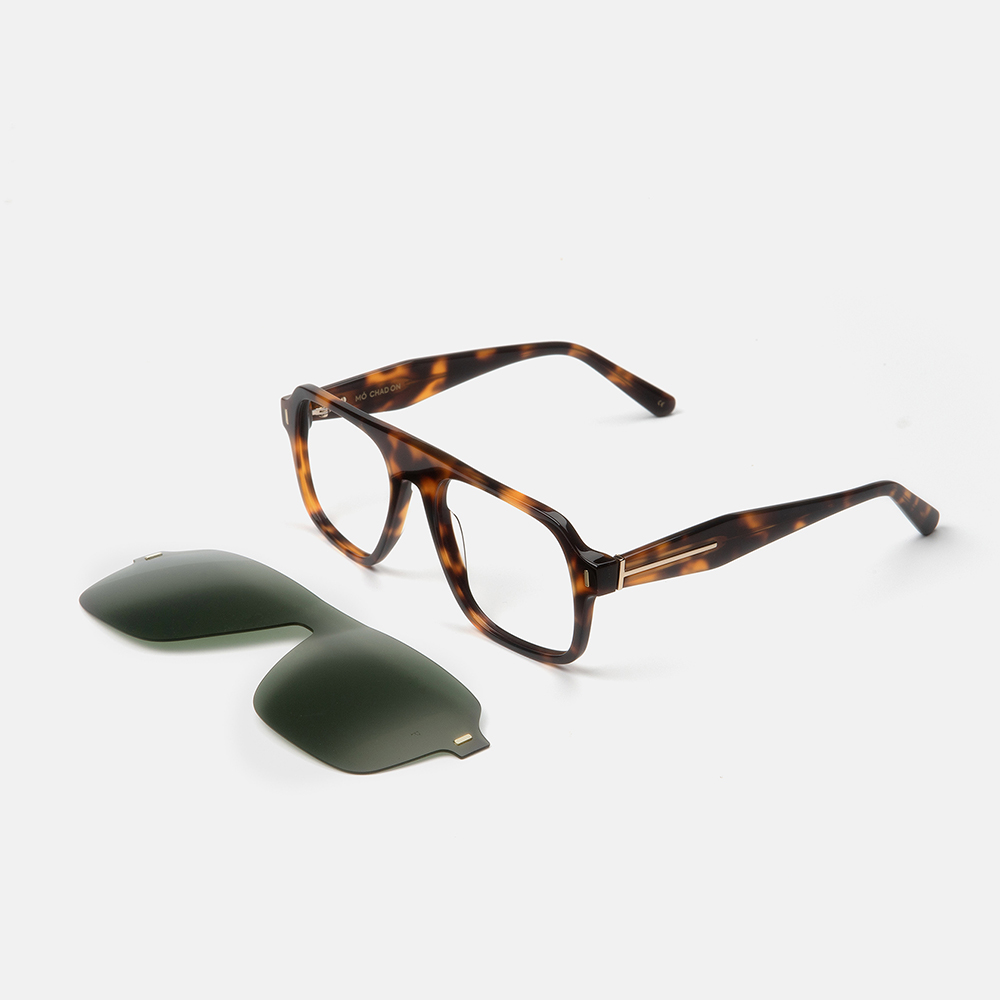 m&oacute; FRONT ROW CHAD ON, carey, large image number 1